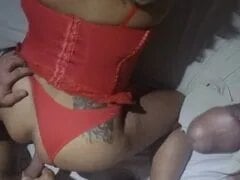 자위하는 동안 남편 앞에서 포기하는 유부녀 걸레