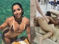 인플루언서 핏네스가 남자친구의 엉덩이를 빨아주다가 온라인에 포착되었습니다.